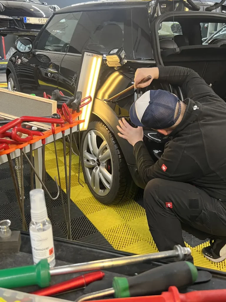 Dellendoktor München, Dellen ausbeulen münchen, Dellen Beseitigung, Beulen Doktor München, Dellenreparatur